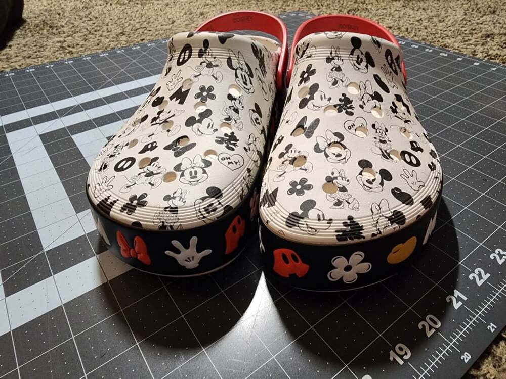 Crocs Disney Mickey & Minnie Off Court Clog Size M13